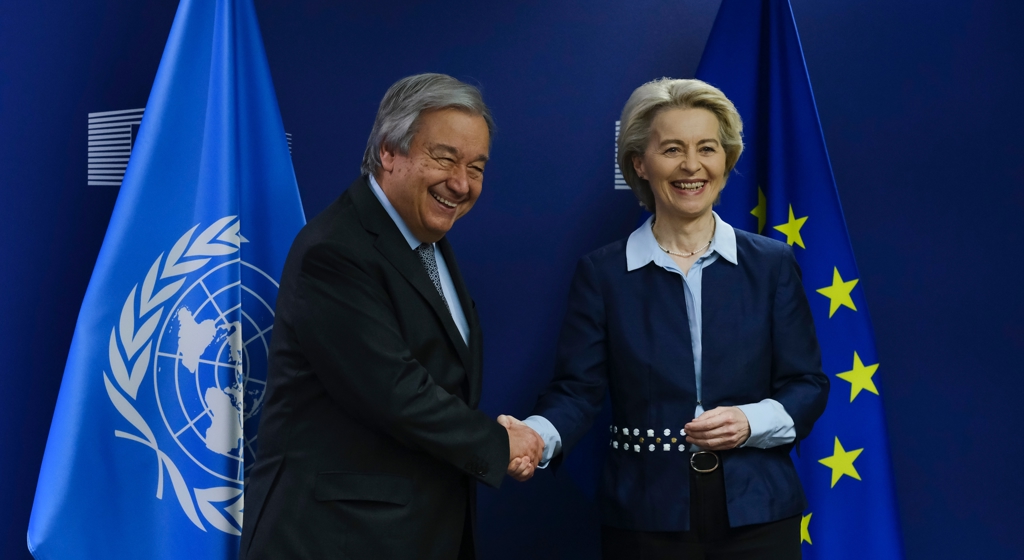 Shutterstock 2439958759