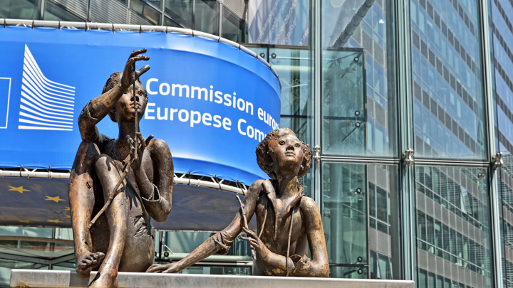 Shutterstock Eu Commission With Statues 210760156