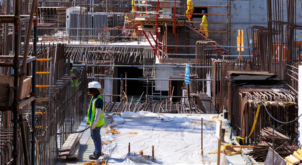 shutterstock_migrant-worker-in-qatar-construction-site.jpg