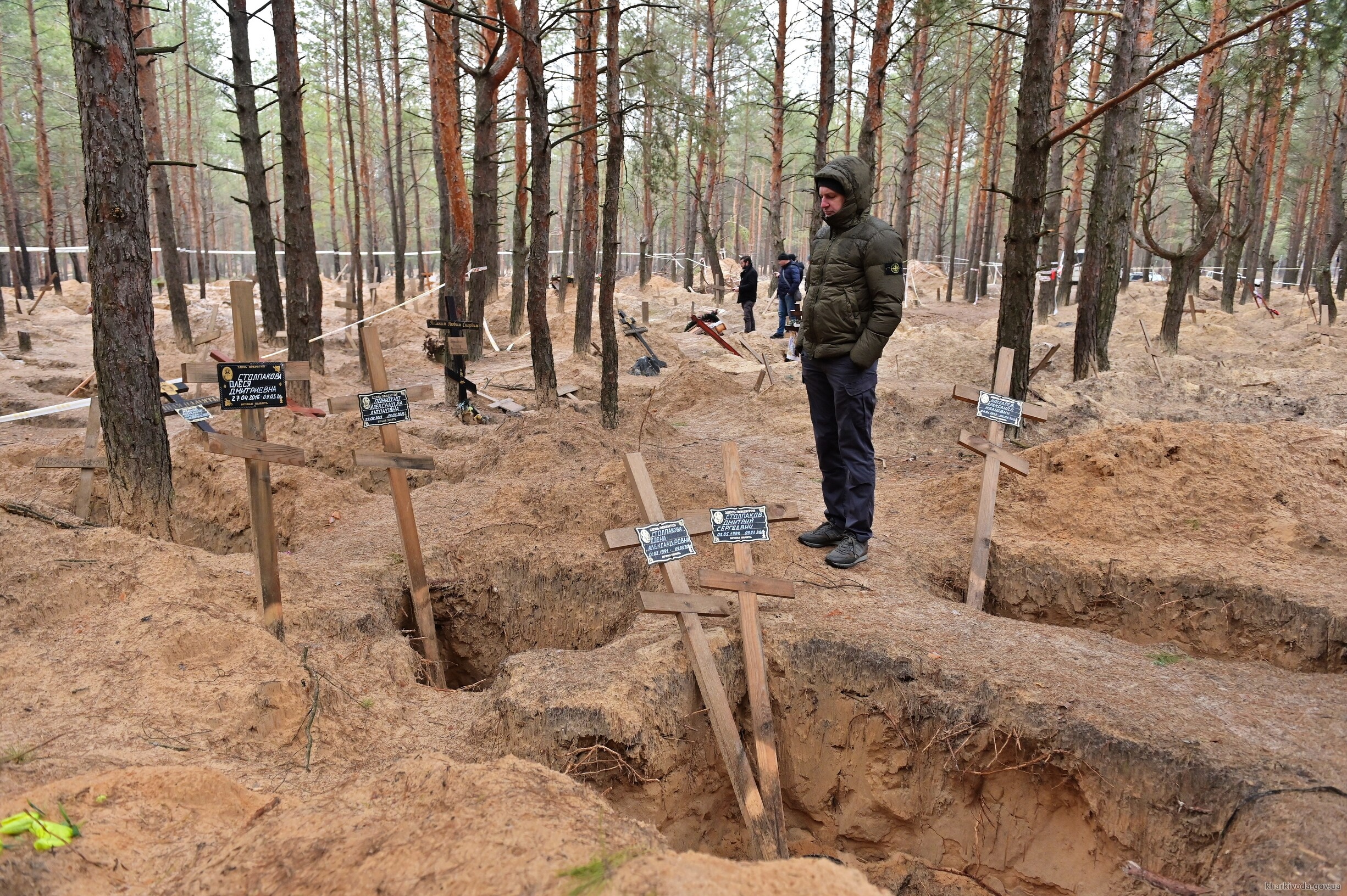 wikimedia_cemetery_in_izium_made_during_russian_occupation_-2022-12-09-_01-1.jpg