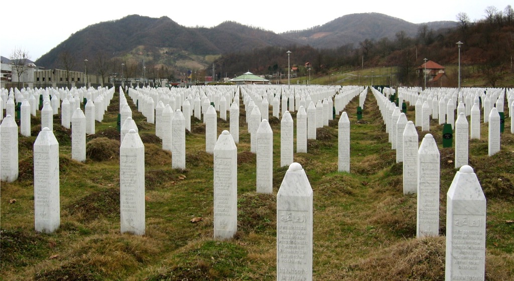 srebrenica_massacre_memorial_gravestones_2009_1-1.jpg