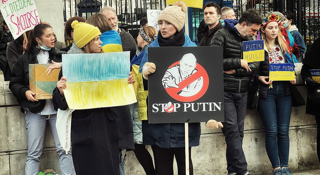 no_to_war_in_ukraine_-_008_-51903357411-credits-garyknight-wikimedia.jpg
