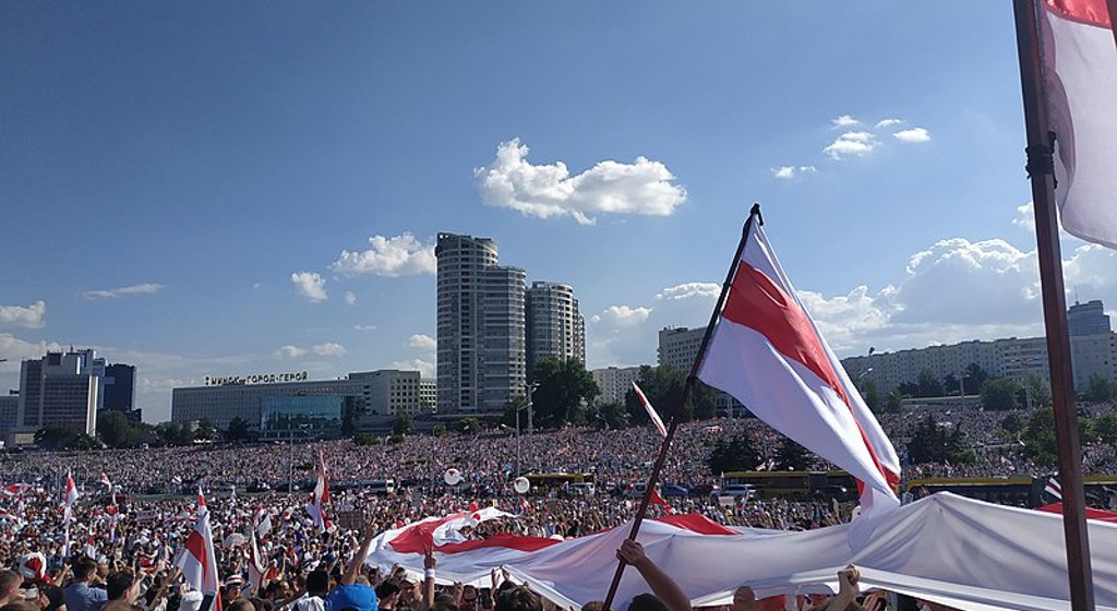 800px-protest_actions_in_minsk_-belarus-_near_stella-_august_16.jpg
