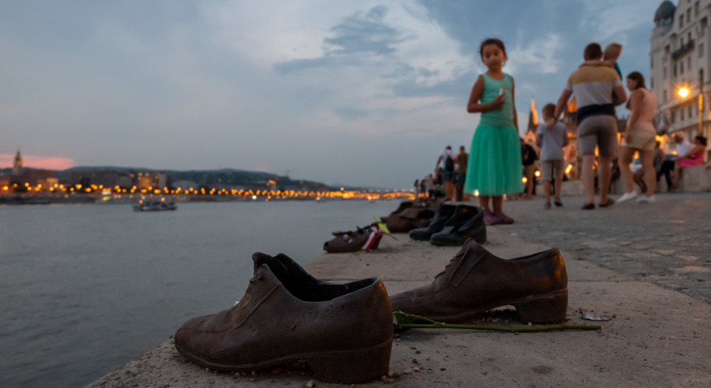 girl_contemplates_shoes_on_the_danube_bank_-budapest-_hungary-wikimedia-creditsphoto-jules-verne-times-two-julesvernex2com-cc-by-sa-40.jpg
