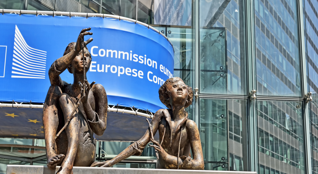 shutterstock_eu-commission-with-statues.jpg